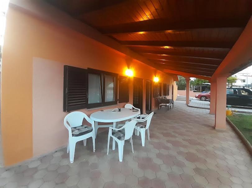 Apartmani Delas Pjescana Uvala Exterior photo